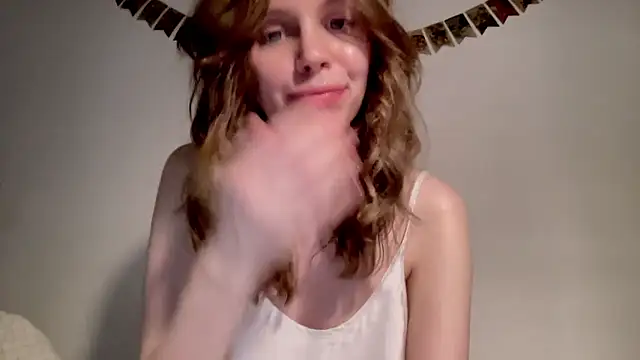 Snapshot of Nikki_Mimimi chatting on 02/01/25, 01:20 Nikki Mimimi online show from 02/01/25, 01:20