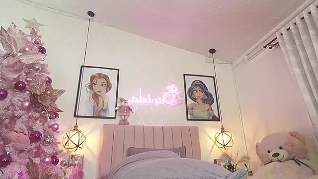 Snapshot of dani_parker_ chatting on 11/15/25, 07:10 dani parker online show from 11/15/25, 07:10