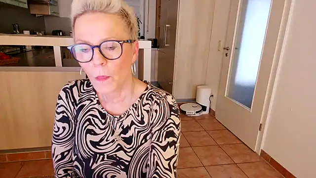 German Milf online show from 01/06/25, 01:52