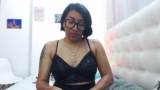 Snapshot of hornywife_ chatting on 09/19/25, 07:25 hornywife online show from 09/19/25, 07:25