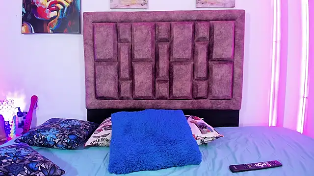 Snapshot of NaughtyAnaa chatting on 10/24/25, 03:41 NaughtyAnaa online show from 10/24/25, 03:41