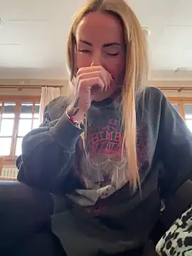 EmaSalis online show from 01/01/25, 03:03