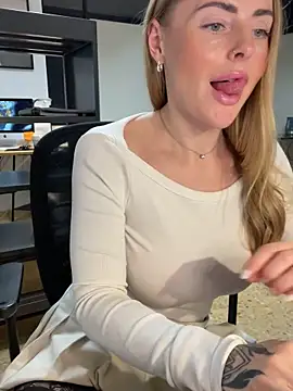 EmaSalis online show from 02/10/25, 02:05