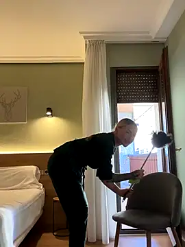 EmaSalis online show from 10/26/25, 02:34