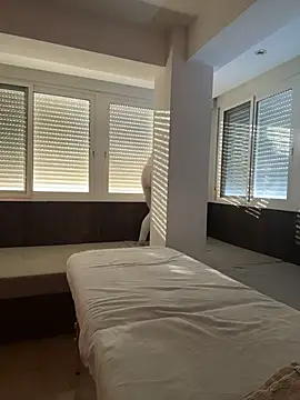 EmaSalis online show from 02/19/26, 07:48