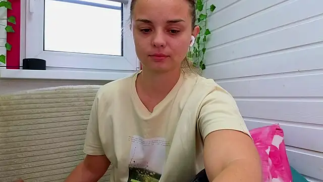 Misss Vikk online show from 10/16/25, 07:31