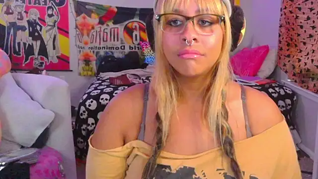 Snapshot of N1NT3NDH03 chatting on 05/13/26, 04:21 N1NT3NDH03 online show from 05/13/26, 04:21