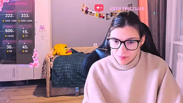 Snapshot of MollyLollipop chatting on 12/18/25, 01:55 MollyLollipop online show from 12/18/25, 01:55