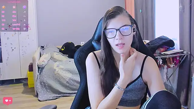 Snapshot of MollyLollipop chatting on 02/11/26, 03:11 MollyLollipop online show from 02/11/26, 03:11