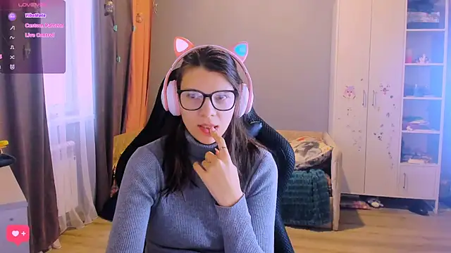 Snapshot of MollyLollipop chatting on 03/03/26, 02:07 MollyLollipop online show from 03/03/26, 02:07