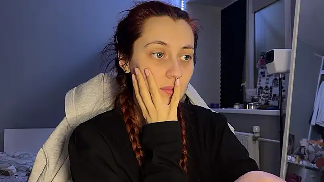 Snapshot of Uniarten chatting on 01/10/26, 05:58 Uniarten online show from 01/10/26, 05:58