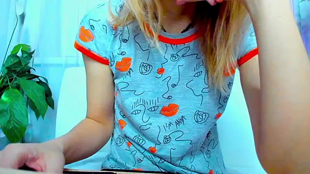 Snapshot of Bell_a_mi_ chatting on 01/25/25, 04:56 Bell a mi online show from 01/25/25, 04:56