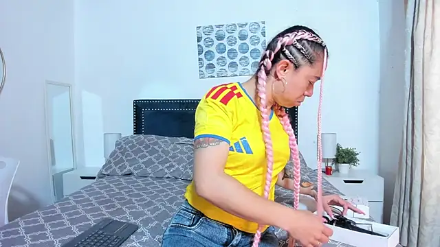 ZulyMichels online show from 06/17/26, 12:40