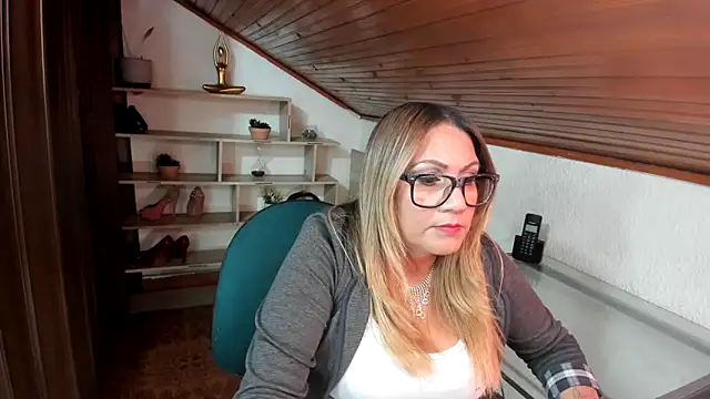 Snapshot of yayita_mature chatting on 04/27/26, 06:06 yayita mature online show from 04/27/26, 06:06