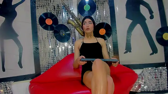 nickyminach  online show from 02/08/25, 07:27