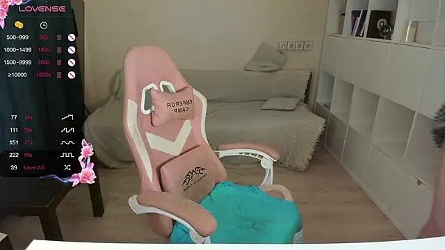 Snapshot of PlumPie chatting on 10/09/25, 04:21 PlumPie online show from 10/09/25, 04:21