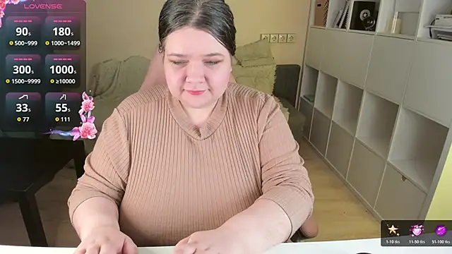 Snapshot of PlumPie chatting on 12/14/25, 10:36 PlumPie online show from 12/14/25, 10:36