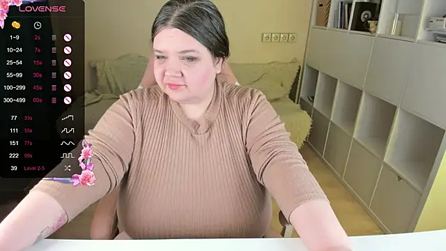 Snapshot of PlumPie chatting on 01/12/26, 12:05 PlumPie online show from 01/12/26, 12:05