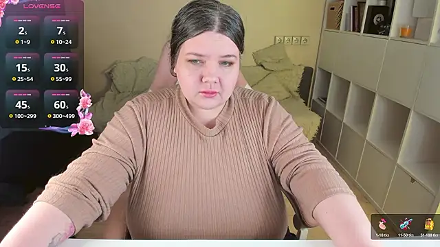 Snapshot of PlumPie chatting on 02/24/26, 04:43 PlumPie online show from 02/24/26, 04:43