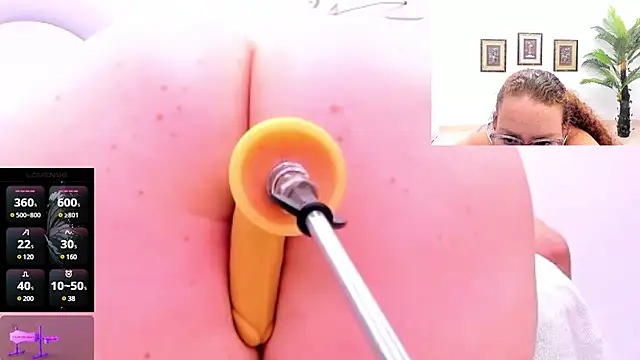 Paulina Davis  online show from 03/12/25, 10:05