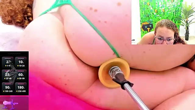 Paulina Davis  online show from 03/18/25, 02:04