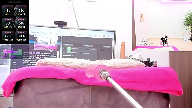 Paulina Davis  online show from 04/29/26, 01:21