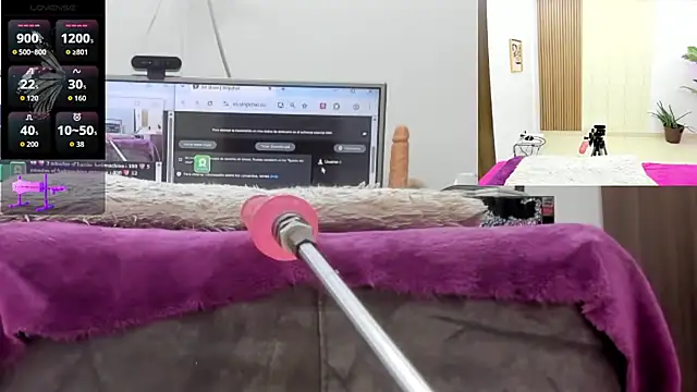 Paulina Davis  online show from 06/07/26, 01:10