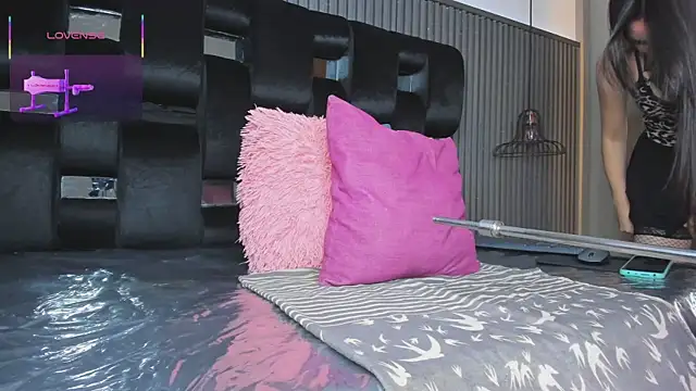 levana1 online show from 10/24/25, 03:03