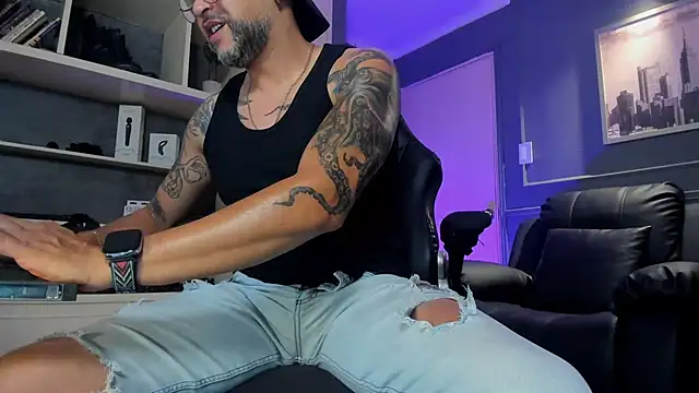 MrFrank tattoo online show from 11/11/25, 02:22