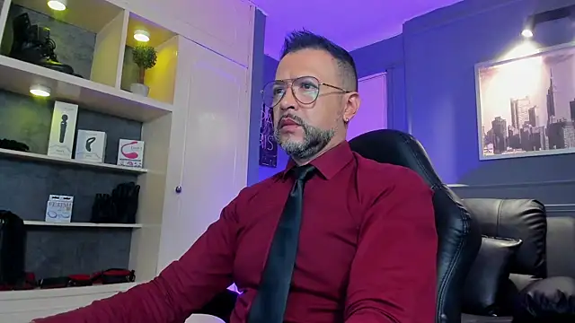 Snapshot of MrFrank_tattoo chatting on 12/17/25, 11:38 MrFrank tattoo online show from 12/17/25, 11:38