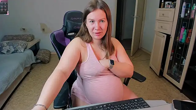 Snapshot of stella_vestal chatting on 03/08/26, 04:00 stella vestal online show from 03/08/26, 04:00