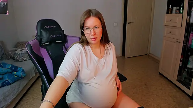 Snapshot of stella_vestal chatting on 03/16/26, 05:44 stella vestal online show from 03/16/26, 05:44