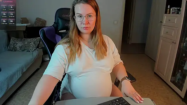 stella vestal online show from 06/12/26, 04:00