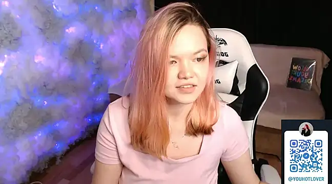 Snapshot of mary_lunar chatting on 03/13/25, 04:12 mary lunar online show from 03/13/25, 04:12