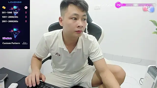 Snapshot of Naughty--asian chatting on 04/03/26, 01:31 Naughty--asian online show from 04/03/26, 01:31