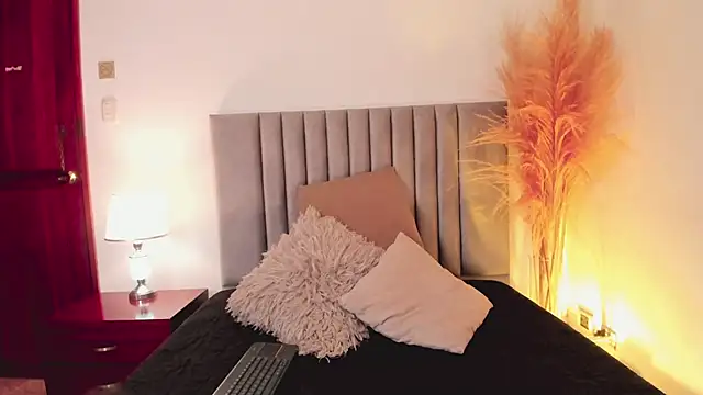 Amber  Davis online show from 12/19/24, 06:12