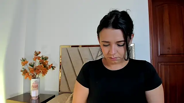 Amber  Davis online show from 12/28/24, 12:13