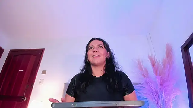 Amber  Davis online show from 02/03/25, 09:18