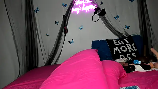 Snapshot of ThickAssRena chatting on 12/31/24, 12:00 ThickAssRena online show from 12/31/24, 12:00