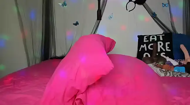 Snapshot of ThickAssRena chatting on 01/12/25, 04:00 ThickAssRena online show from 01/12/25, 04:00