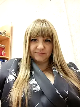 Snapshot of Office_Albertina chatting on 04/02/26, 02:42 Office Albertina online show from 04/02/26, 02:42