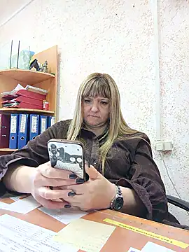 Snapshot of Office_Albertina chatting on 05/19/26, 10:38 Office Albertina online show from 05/19/26, 10:38
