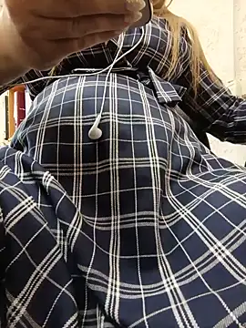 Snapshot of Office_Albertina chatting on 06/11/26, 03:15 Office Albertina online show from 06/11/26, 03:15