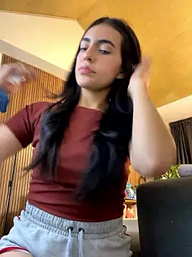 Snapshot of DaphneUwu chatting on 01/17/26, 01:21 DaphneUwu online show from 01/17/26, 01:21