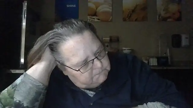 Snapshot of Hornybbw1978 chatting on 11/26/25, 08:15 Hornybbw1978 online show from 11/26/25, 08:15