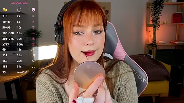 Snapshot of Sofy_Benson chatting on 02/20/26, 01:11 Sofy Benson online show from 02/20/26, 01:11