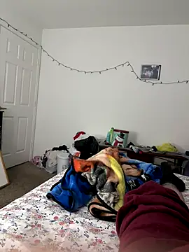 Snapshot of Overlord1870 chatting on 12/16/25, 05:34 Overlord1870 online show from 12/16/25, 05:34