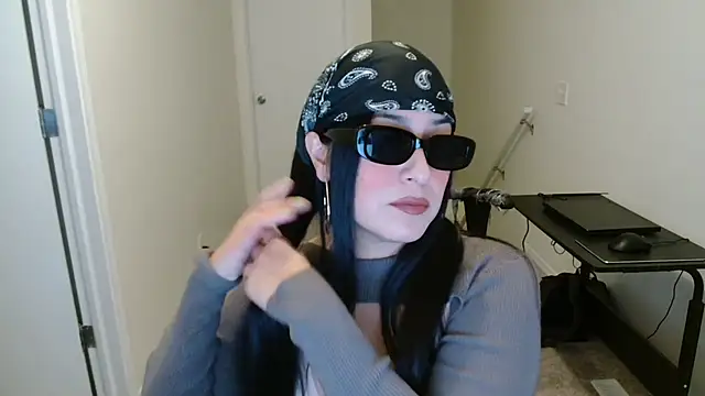 Sassy Latina online show from 11/22/25, 01:59