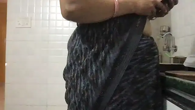 Snapshot of Riyasingh9 chatting on 01/31/25, 04:03 Riyasingh9 online show from 01/31/25, 04:03