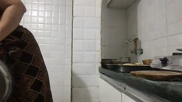 Snapshot of Riyasingh9 chatting on 02/11/25, 03:50 Riyasingh9 online show from 02/11/25, 03:50